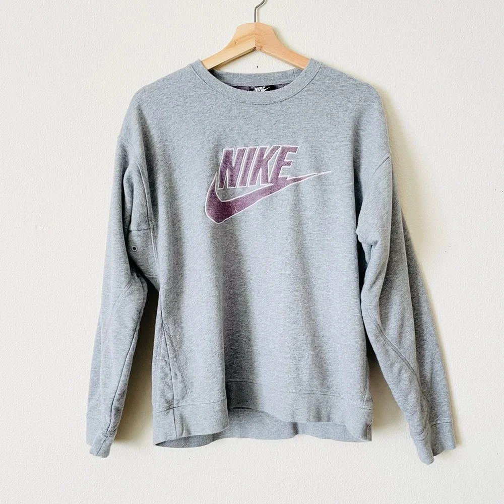 Nike MEDIUM gray logo crewneck sweatshirt